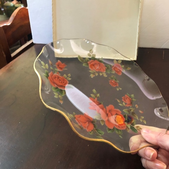 - Vintage Wavy Glass Dish with Red Roses. NEW in Box. - Picture 5 of 5
